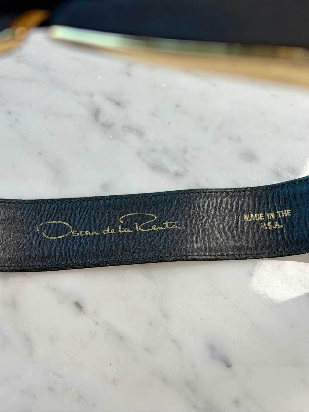 Oscar de la Renta Leather&Fabric 1.25” Belt, bow shaped buckle, black/gold, 26” - Picture 6 of 9